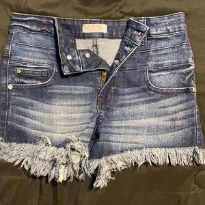 Woman’s Ariya High Rise Shorts